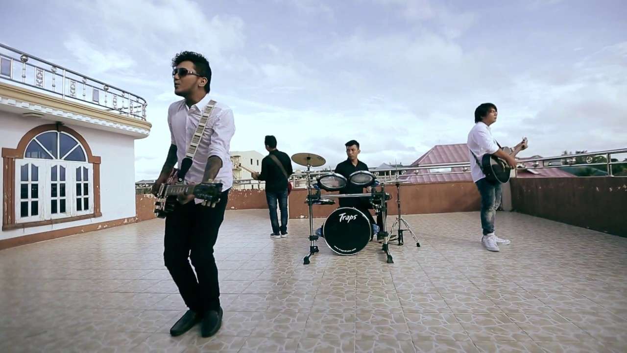 သေအတူရှင်မကွဲ